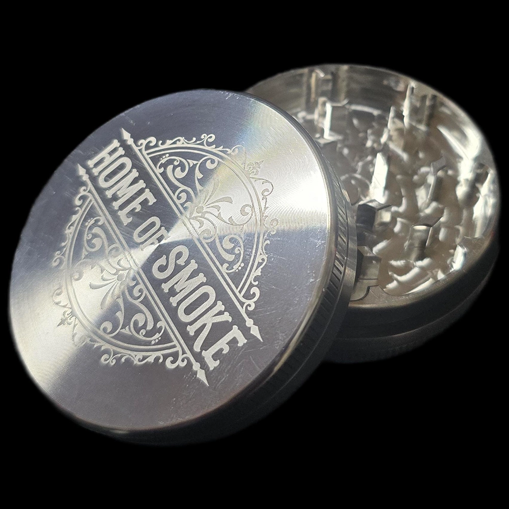 Home of Smoke Grinder 63mm Schrägansicht Home of Smoke Edelstahl-Grinder zweiteilig mit 63 mm in Schrägansicht