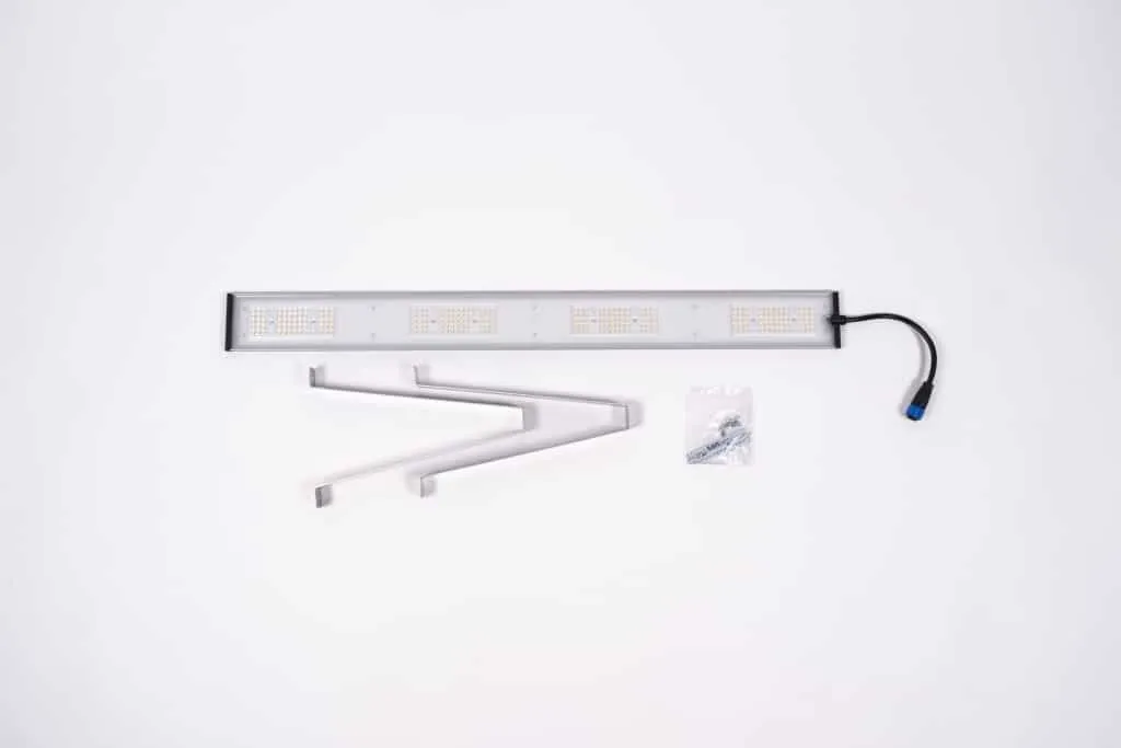 SANlight Stixx 4-100 Lieferumfang Lieferumfang der SANlight Stixx 4-100 Undercanopy mit Leuchte und Standfüßen