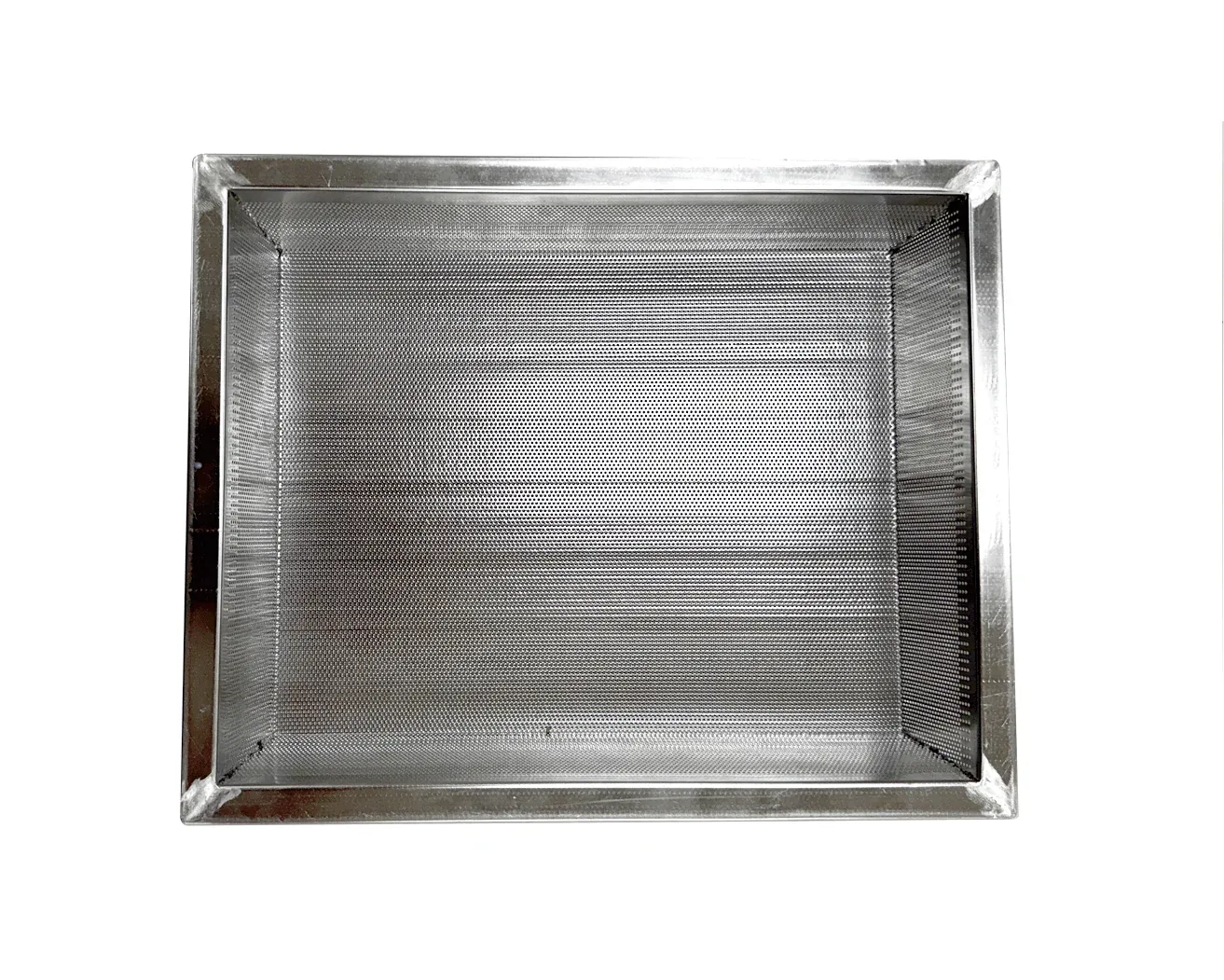 Cannatrol Cool Cure Basket Draufsicht Draufsicht in einen perforierten Edelstahlkorb mit umlaufendem Rand