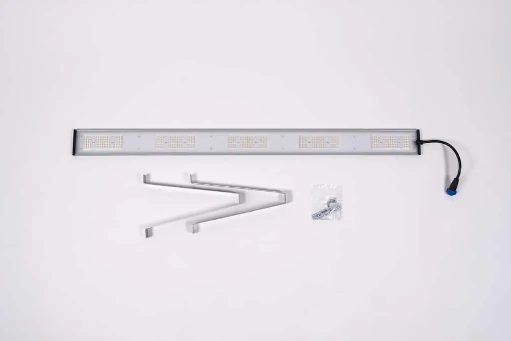 SANlight Stixx 5-120 Undercanopy Lieferumfang Lieferumfang der SANlight Stixx 5-120 Undercanopy mit Leuchte und Standfüßen