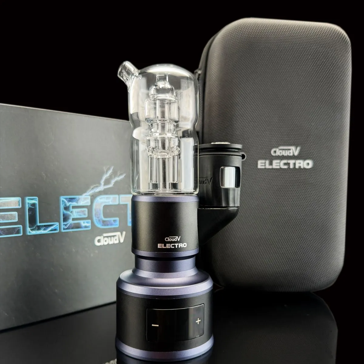 Cloud V Electro Dab Rig mit Etui Cloud V Electro Dab Rig neben dem mitgelieferten Transportetui